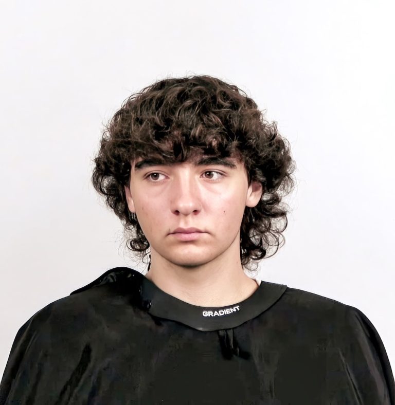 Circular Curly Cut – Michał Lewiński