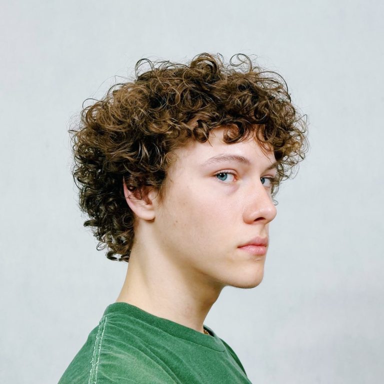 Square Curly Cut – Anastasiia Verbitskaya