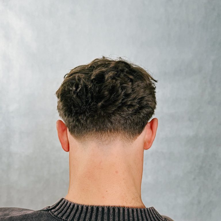 Taper Fade na włosach kręconych – Albert Banaszek