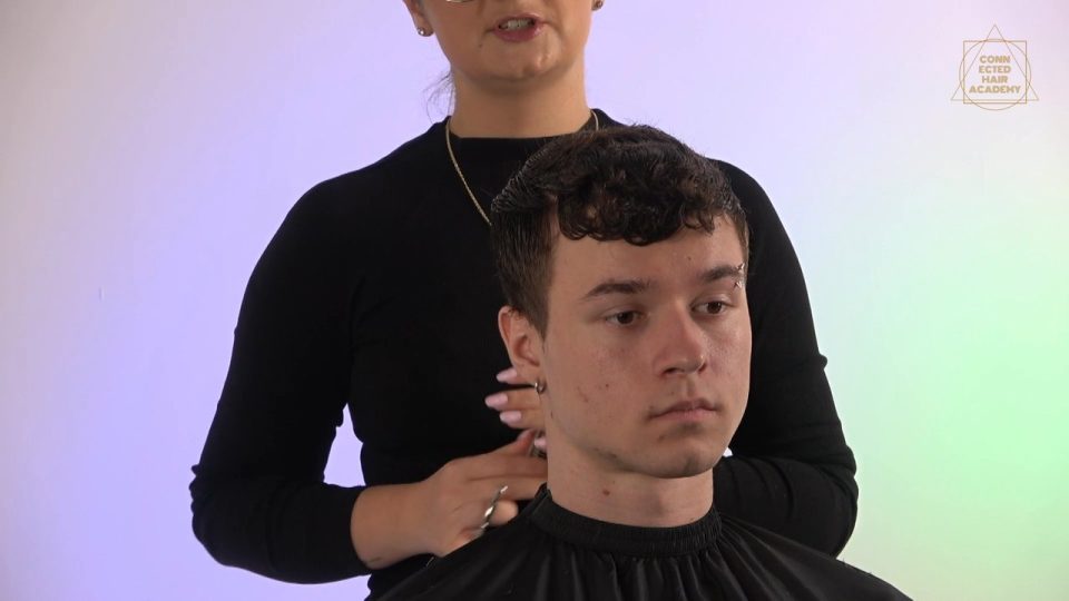 Curly Taper Crop: krótkie cięcie dla kręconych włosów