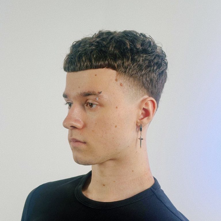 Curly Taper Crop – Anastasiia Verbitskaya