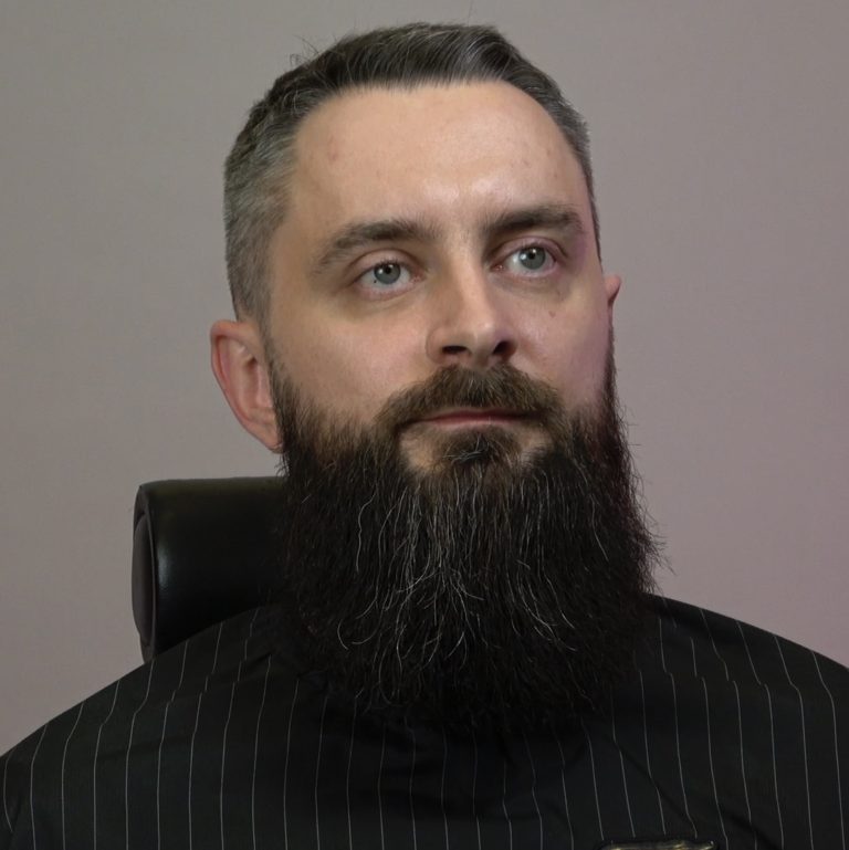 Strzyżenie i trymowanie długiej brody