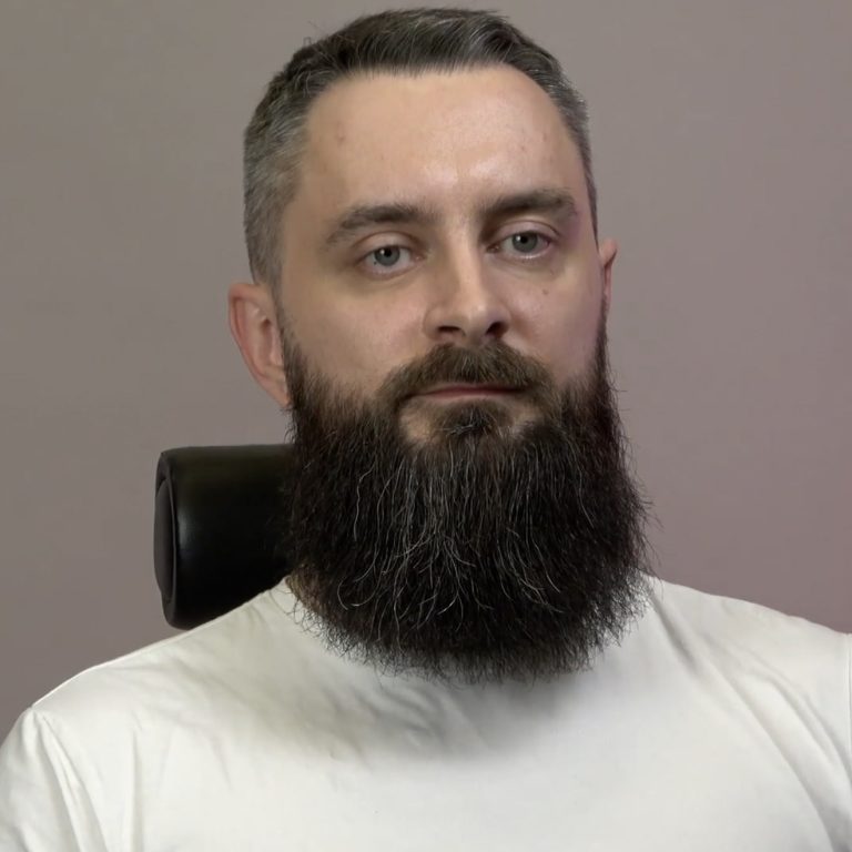 Strzyżenie i trymowanie długiej brody