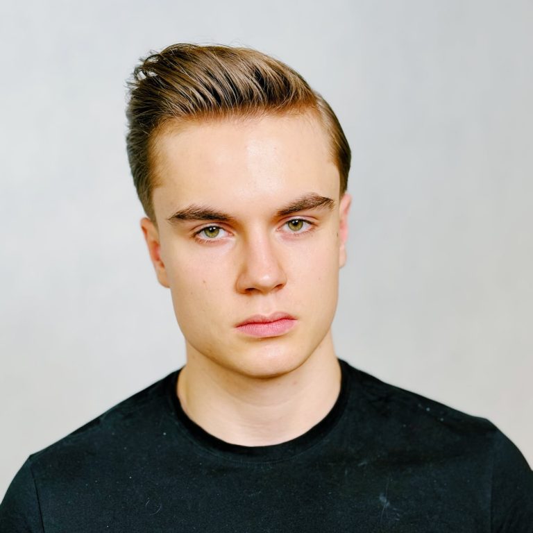 Side Part – Miłosz Mikołajczak